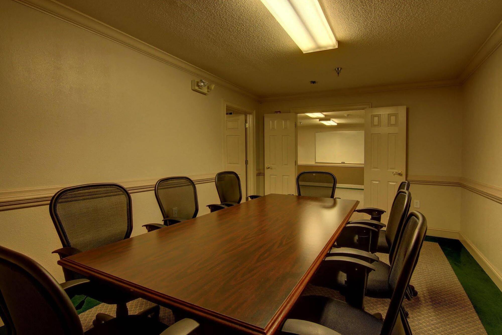 Intown Suites Extended Stay Marietta Ga - Town Center ケネソー エクステリア 写真