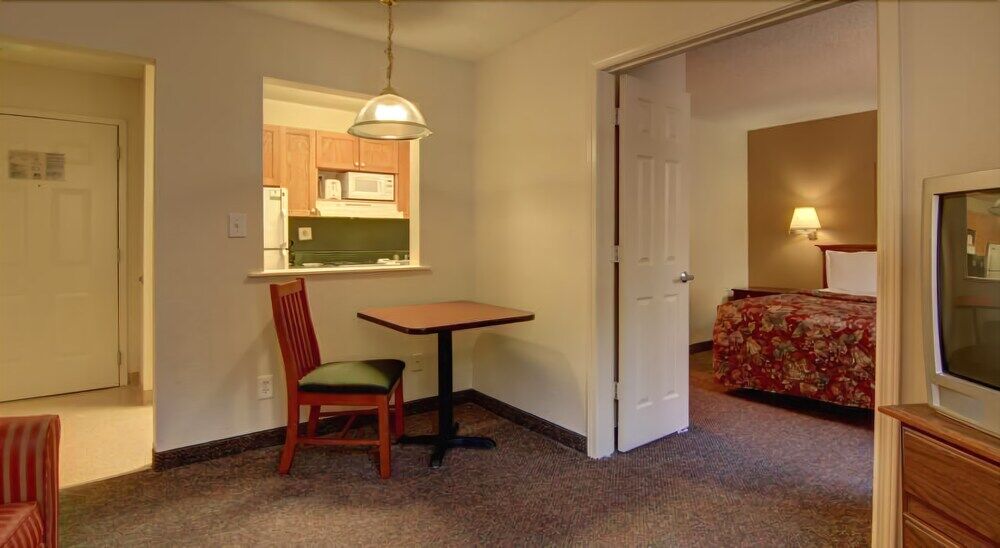 Intown Suites Extended Stay Marietta Ga - Town Center ケネソー エクステリア 写真
